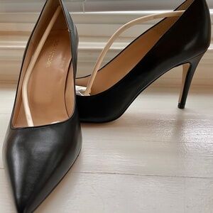 Bloomingdale’s Black Leather Pumps-Size-10.5/41